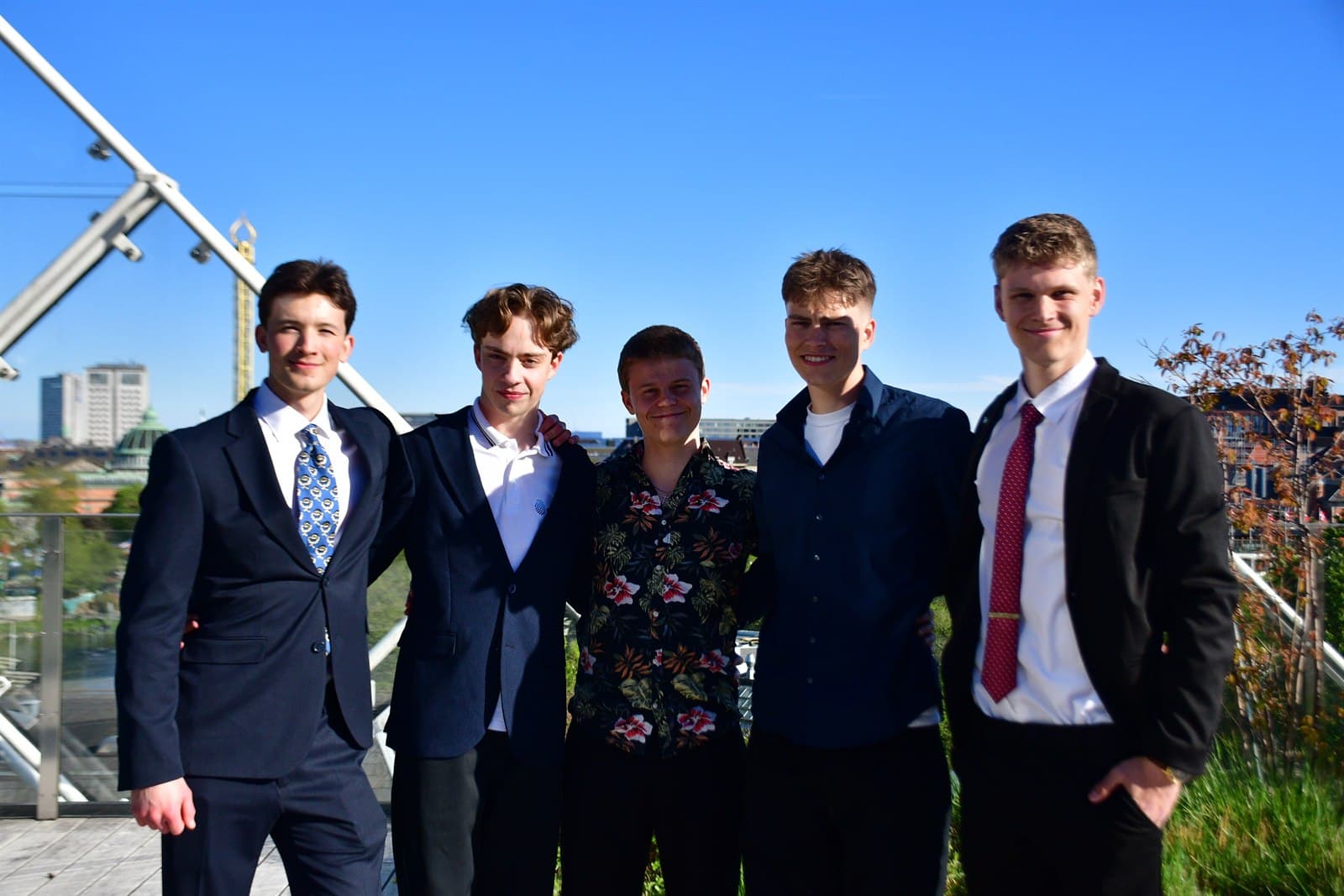 Christopher, Max, Jonathan, Johannes og Emil på toppen af Industriens Hus til gallamiddagen efter DM i Entreprenørskab 2026